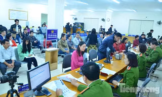Người dân đều rất hài lòng khi làm các thủ tục cấp căn cước công dân nhanh gọn, dễ dàng.