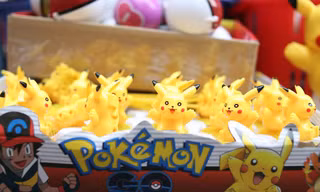 Phố Hàng Mã ngập đồ chơi 'ăn theo' Pokemon Go