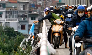 Phóng sinh là một nét đẹp trong các ngày lễ của người Việt, nó có ý nghĩa và thể hiện lòng thành của con cháu với tổ tiên tuy nhiên phóng sinh phải biết cách.