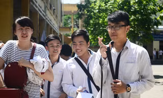 Thí sinh hớn hở sau khi thi môn Ngữ Văn