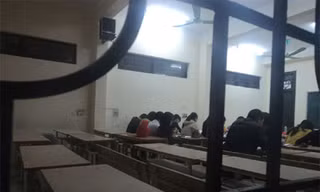 Thâm nhập dịch vụ học thuê: Sinh viên đi học... thạc sĩ