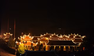 Toàn cảnh khu di tích đền Xương Giang rực rỡ về đêm