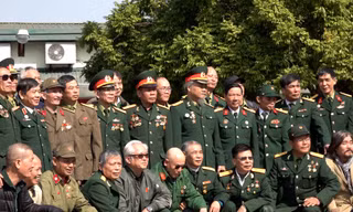 Thăm Bảo tàng Lịch sử Quân sự Việt Nam ngày 22/12