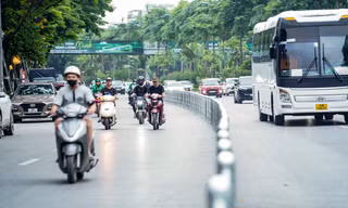 Người Hà Nội bất ngờ khi 2 tuyến đường có dải phân cách cứng 