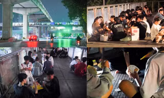 Cầu đi bộ 'biến tướng' thành tụ điểm vui chơi, ăn nhậu về đêm của giới trẻ