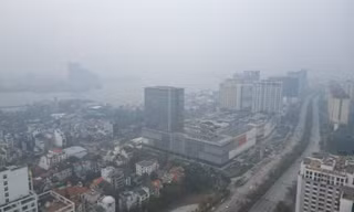 Hà Nội: Bầu trời Thủ đô mù mịt trong ngày nghỉ lễ