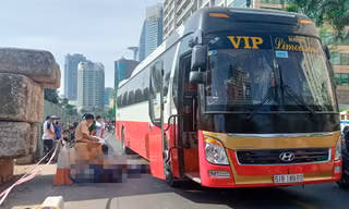 Bị cuốn vào gầm xe khách, nam thanh niên tử vong