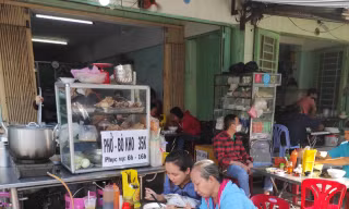 Ly cà phê, tô phở sáng 'đặc biệt' của người Sài Gòn sau 4 tháng ăn uống tại nhà 