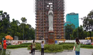 Ngày đầu Nhà thờ Đức Bà Sài Gòn mở cửa trở lại sau 6 tháng giãn cách