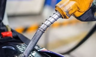 Phát hiện xăng dầu kém chất lượng, doanh nghiệp bán 'chui'
