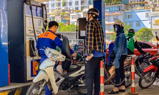 Nhập 100.000m3 xăng dầu chấm dứt 'cơn sốt' chưa từng có tại TPHCM