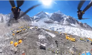 Lần đầu tiên máy bay không người lái xuất hiện trên đỉnh Everest