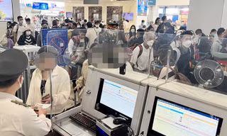 Cấm bay 1 năm nữ hành khách dùng giấy tờ giả 