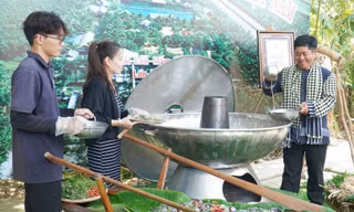 Tận thấy nồi lẩu mắm 'độc nhất vô nhị' Việt Nam 
