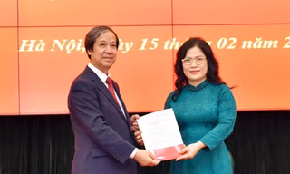Trao quyết định Thủ tướng bổ nhiệm Thứ trưởng Bộ GD&ĐT
