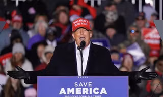Cựu Tổng thống Mỹ Donald Trump phát biểu tại một cuộc mít tinh ở bang Nam Carolina ngày 12/3. Ảnh: Getty Images.