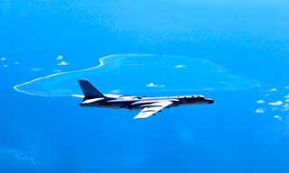 Trung Quốc điều máy bay ném bom H-6K ra tuần tra trên biển Đông. Ảnh: Xinhua.