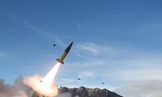 Tên lửa đạn đạo tầm xa ATACMS của Mỹ. Ảnh: Lockheed Martin.