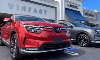 Xe điện VinFast đỗ tại Los Angeles, Mỹ ngày 1/3. Ảnh: Reuters.