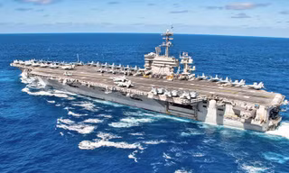 Tàu sân bay Mỹ Theodore Roosevelt đi qua Thái Bình Dương ngày 25/1. Ảnh: US Navy.