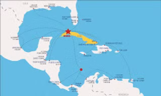 Máy kéo bên cánh đồng mía ở Cuba. Ảnh: Reuters.