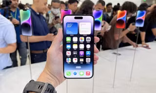 iPhone 14 Pro Max có dung lượng pin 4,323 mAh, thấp hơn so với iPhone 13 Pro Max (4,352 mAh). Ảnh: TechRadar.