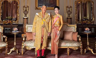 Quốc vương Maha Vajiralongkorn và hoàng quý phi Sineenat Wongvajirapakdi (ảnh chụp tháng 8/2019). Ảnh: Getty Images.