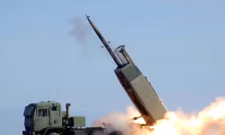 Mỹ thử nghiệm hệ thống pháo phản lực cơ động cao HIMARS. Ảnh: Lầu Năm Góc.