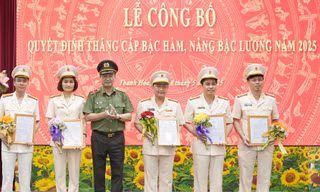 Thăng cấp bậc hàm, nâng bậc lương cho 2.339 cán bộ, chiến sỹ công an Thanh Hóa