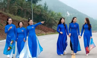 Nữ cán bộ Đoàn xứ Nghệ thướt tha với áo dài thanh niên