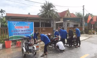 Rửa xe gây quỹ tặng quà Trung thu cho thiếu nhi khó khăn