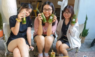 Bán 250 ống tre/ngày, ông chủ gây sốt với thứ thức uống đặc biệt