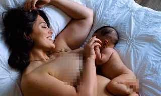 Người mẫu ngoại cỡ Ashley Graham chụp ảnh khỏa thân sau 7 tháng sinh con