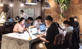 Lao động trẻ: Dậy lúc 12h trưa, làm việc từ 22h đêm đến sáng