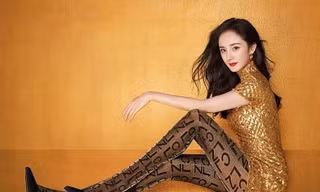 Dương Mịch váy ngắn tôn đường cong hút mắt, chân dài miên man