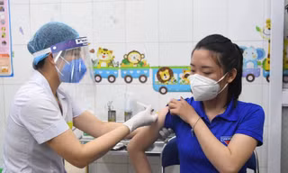 Những mũi tiêm vắc xin COVID-19 đầu tiên tại Hà Nội, Hải Dương và TPHCM