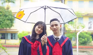 Chuyện tình chàng thủ khoa khối A từng bỏ học làm thuê 3 năm