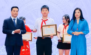Nguyễn Hữu Minh Quang nhận giải Nhất Quốc gia cuộc thi Đại sứ Văn hóa đọc