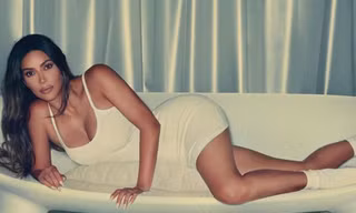 Kim Kardashian thả dáng nóng bỏng tôn đường cong 'gây mê'