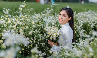 Vẻ đẹp dịu dàng của nữ dược sĩ 9x miền Tây
