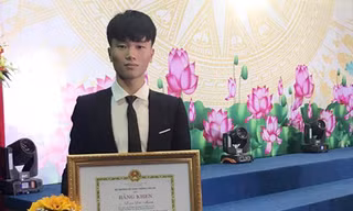 Từng phải nghỉ học đi làm để có tiền học tiếp, nam sinh nghèo viết tiếp ước mơ đến trường