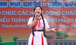'Cây văn nghệ' chơi được 8 nhạc cụ, trích tiền thưởng giúp đỡ các bạn nghèo