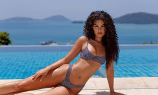 Mỹ nhân tóc xù Susie Viera thân hình 'nảy lửa' ở Phuket
