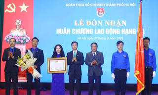 Thành Đoàn Hà Nội nhận Huân chương Lao động hạng Ba