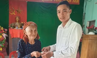 Tấm lòng cụ bà 102 tuổi ở Quảng Bình gửi đồng bào bão lũ miền Bắc 