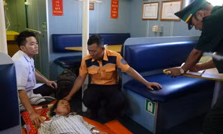 Trung tâm Phối hợp tìm kiếm cứu nạn hàng hải khu vực II Đà Nẵng (Danang MRCC) cho biết vừa cấp cứu thành công một ngư dân bị viêm ruột thừa cấp, nguy kịch trên biển