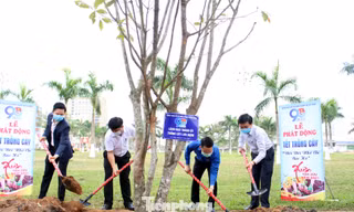 Năm nay, Thành Đoàn Đà Nẵng phấn đầu trồng 50 ngàn cây xanh trên địa bàn, riêng trong Tháng Thanh niên sẽ trao tăng 20 ngàn cây xanh (cây keo) là sinh kế hỗ trợ thanh niên trên địa bàn huyện Hòa Vang lập nghiệp