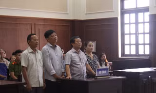TAND cấp cao tại Đà Nẵng tuyên phạt bị cáo Trương Huy Liệu 7 năm tù, bị cáo Trần Thị Dung 3 năm tù cho hưởng án treo cùng vì tội “Buôn lậu”. Ảnh: Giang Thanh