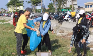 1.000 TNV chung tay dọn sạch rác Sơn Trà