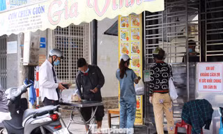 Đà Nẵng: Nơi đóng cửa im lìm, nơi tranh thủ bán trước lệnh cấm dịch vụ ăn uống